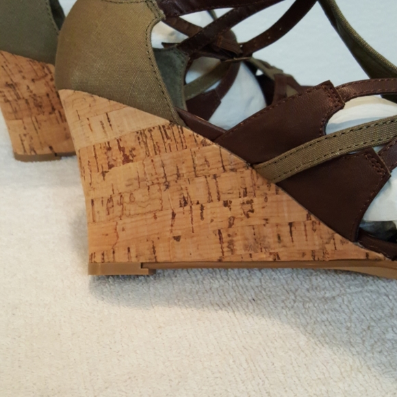 Shoe Dazzle Wedges - Picture 7 of 8
